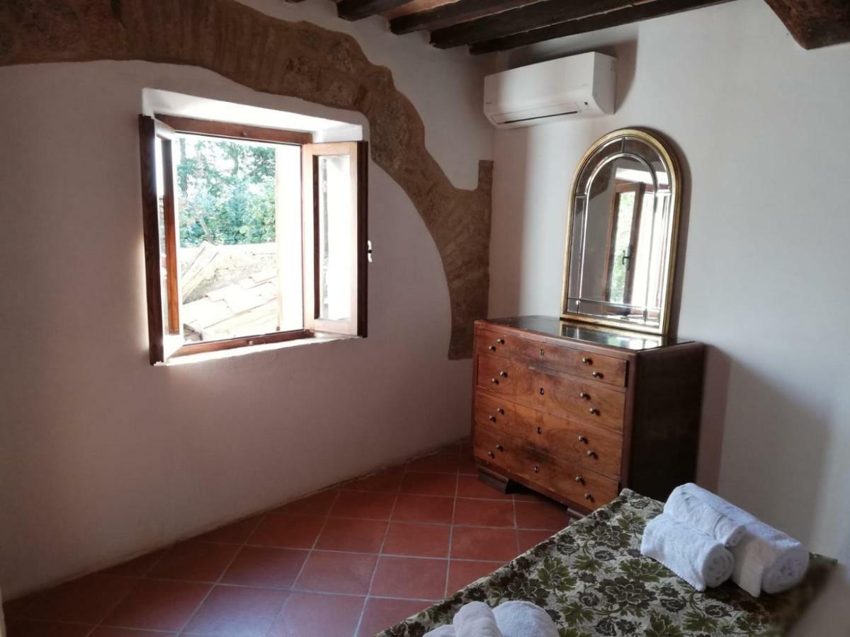 Il Fienile Nella Roccia Guest House Casole d'Elsa Exterior photo